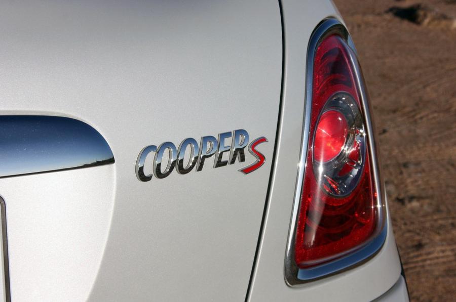  Mini Cooper S Cabrio 2012 года  (фото 43 из 51)